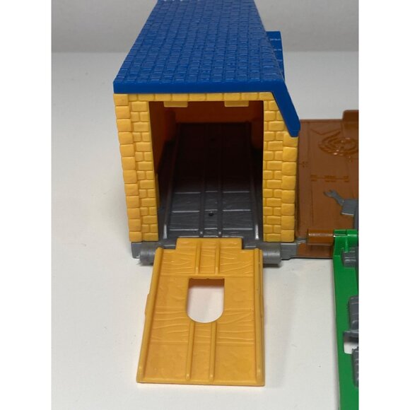 Fisher Price THOMAS TRAIN TAKE N PLAY MAITHWAITE FOLDING PLAYSET 2009 - Picture 15 of 16